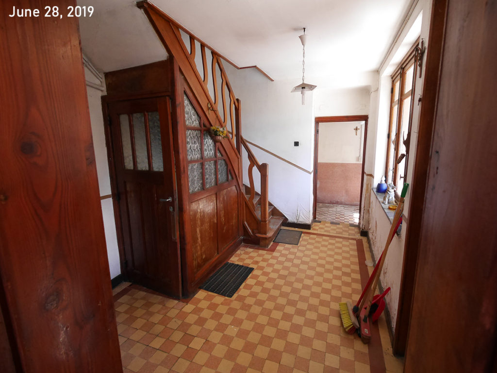 001_entrance