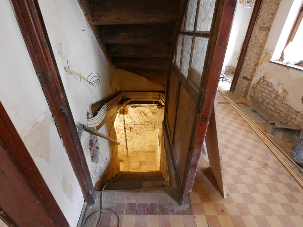 024_entrance