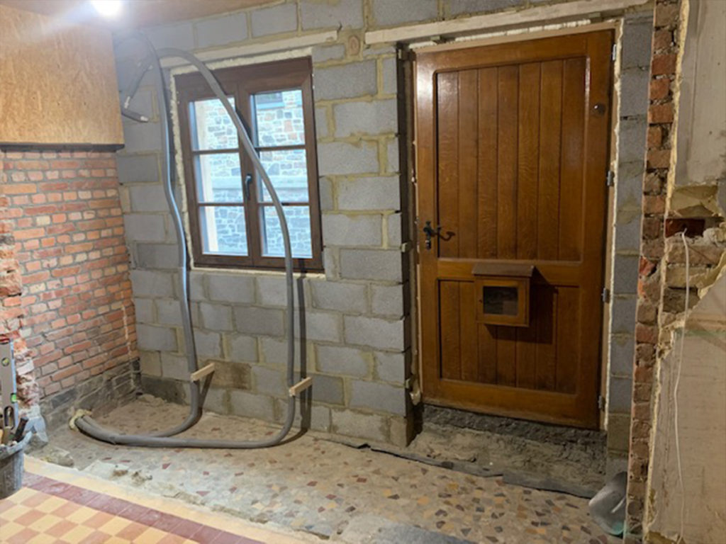 050_entrance