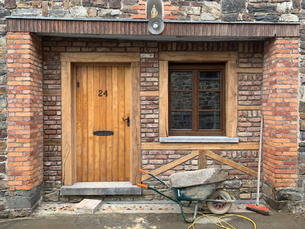052_entrance