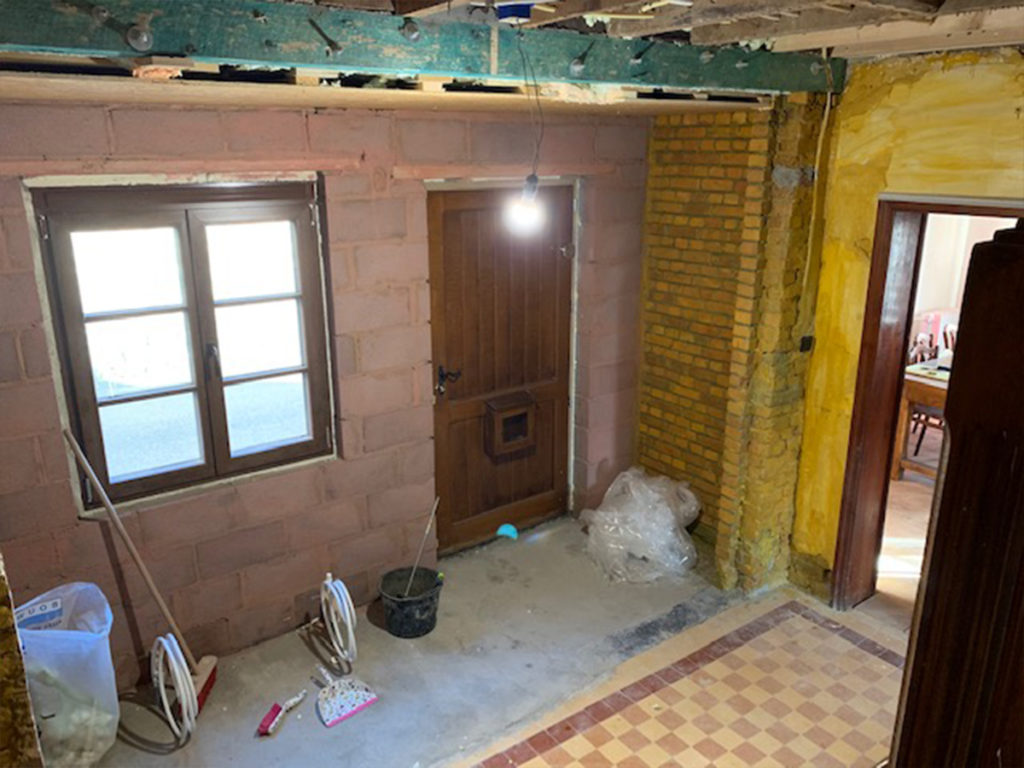 060_entrance