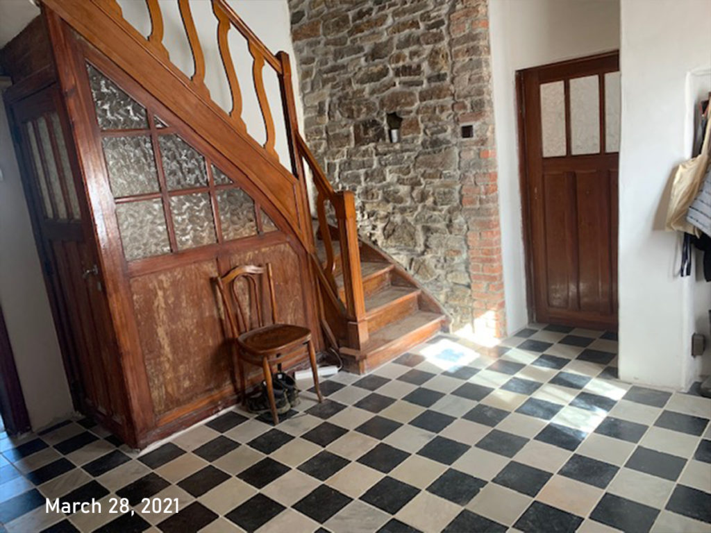 068_entrance