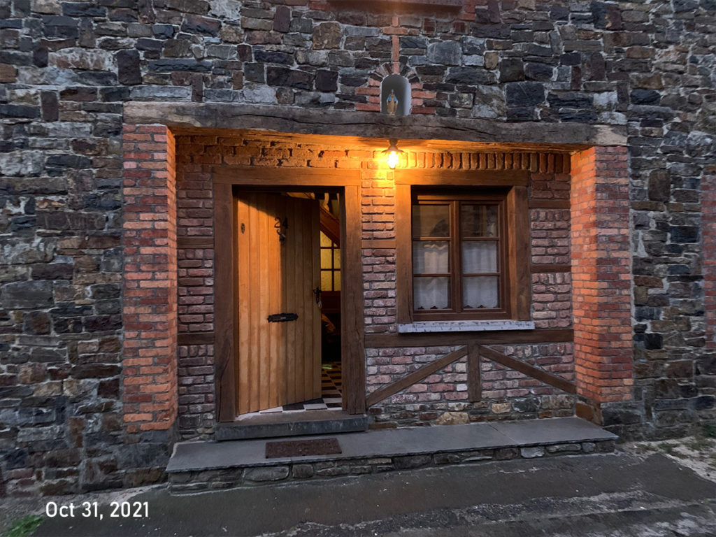 070_entrance
